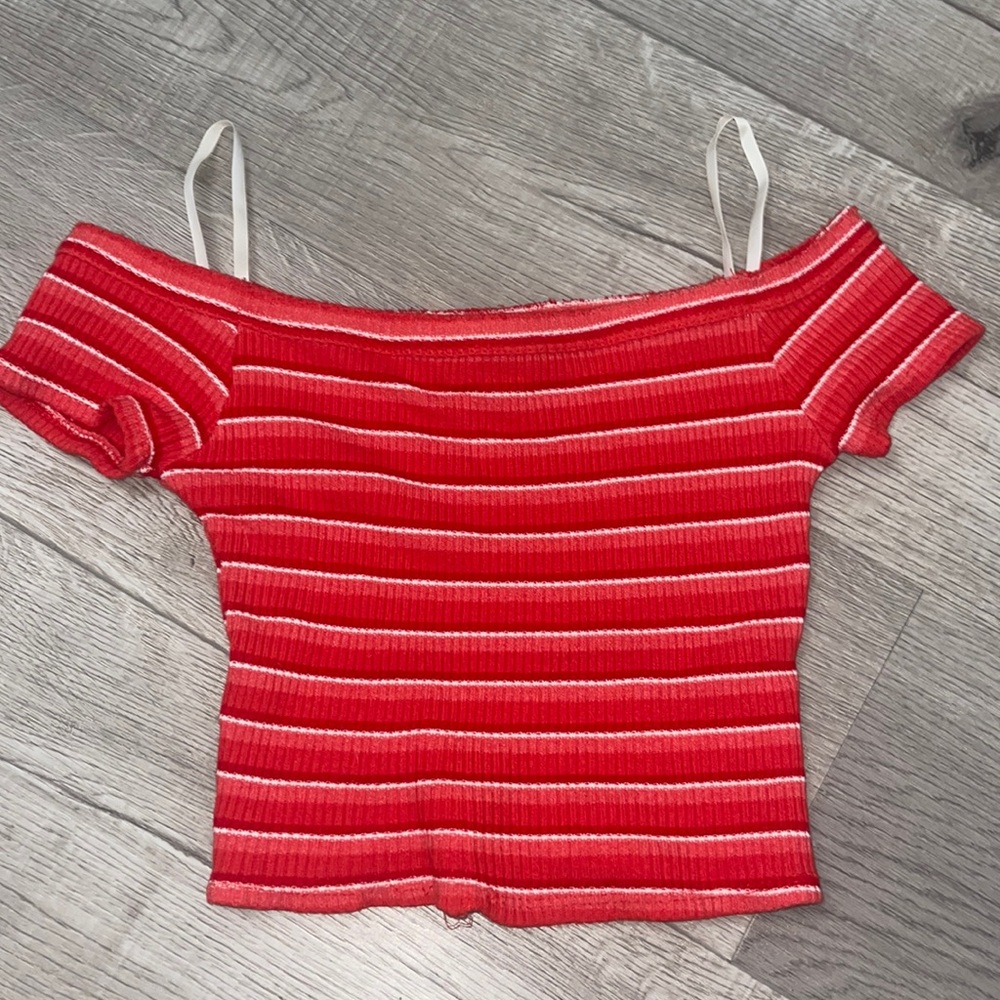 Urban outfitters crop top T-shirt off the shoulder